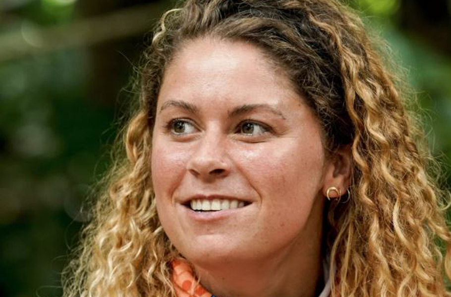 survivor-cast-elizabeth-beisel-season-39-island-of-the-idols